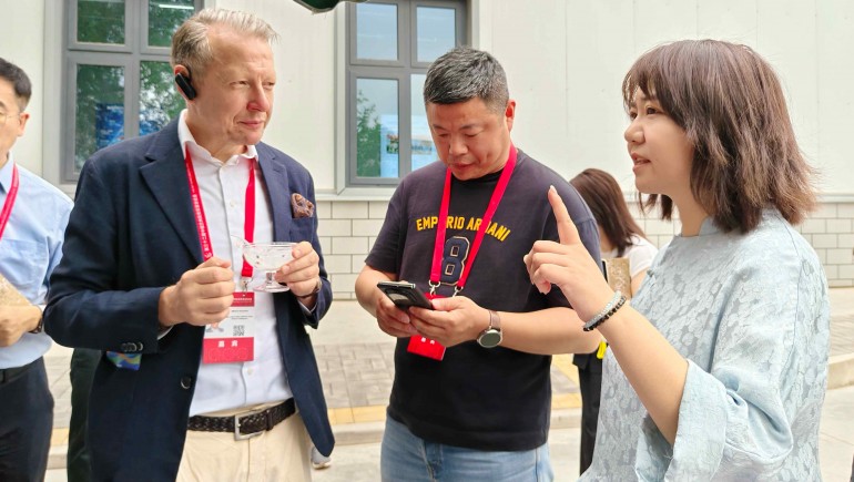 中外客商云集奇正健康 集团创新成果引人瞩目